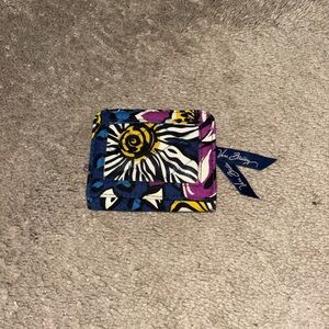 EUC Vera Bradley African Violet 6 Pocket Wallet